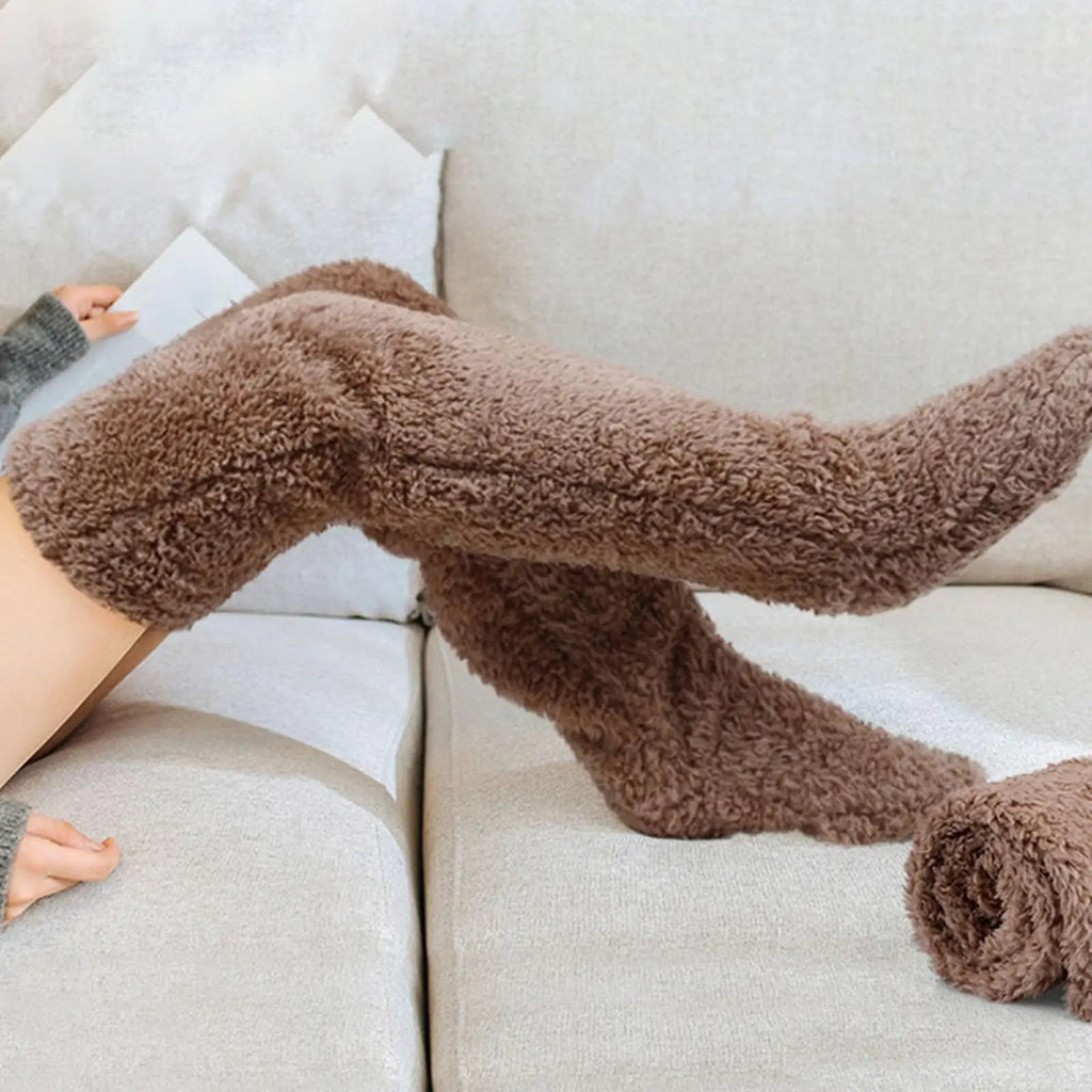 Calcetines altos peluditos y cálidos